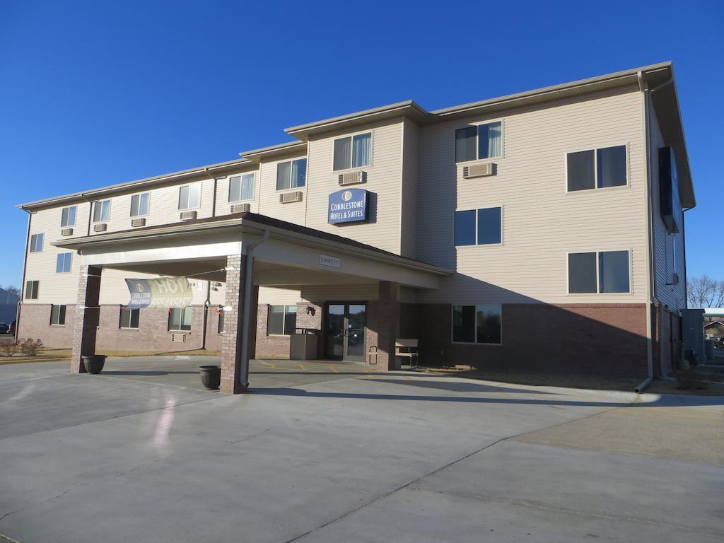 The Edgewood Hotel And Suites Fairbury Εξωτερικό φωτογραφία