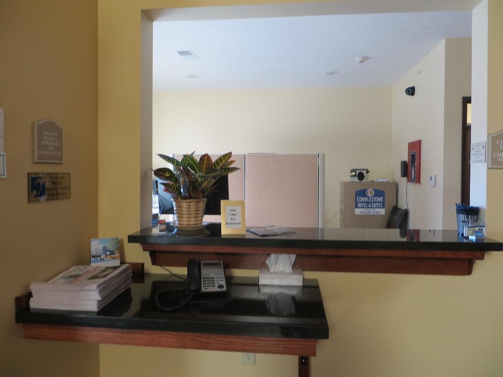 The Edgewood Hotel And Suites Fairbury Εξωτερικό φωτογραφία