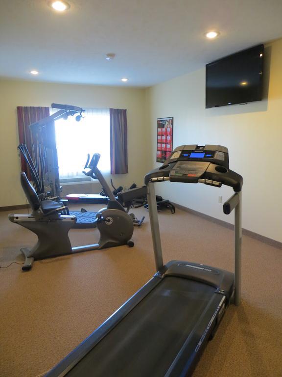 The Edgewood Hotel And Suites Fairbury Εξωτερικό φωτογραφία