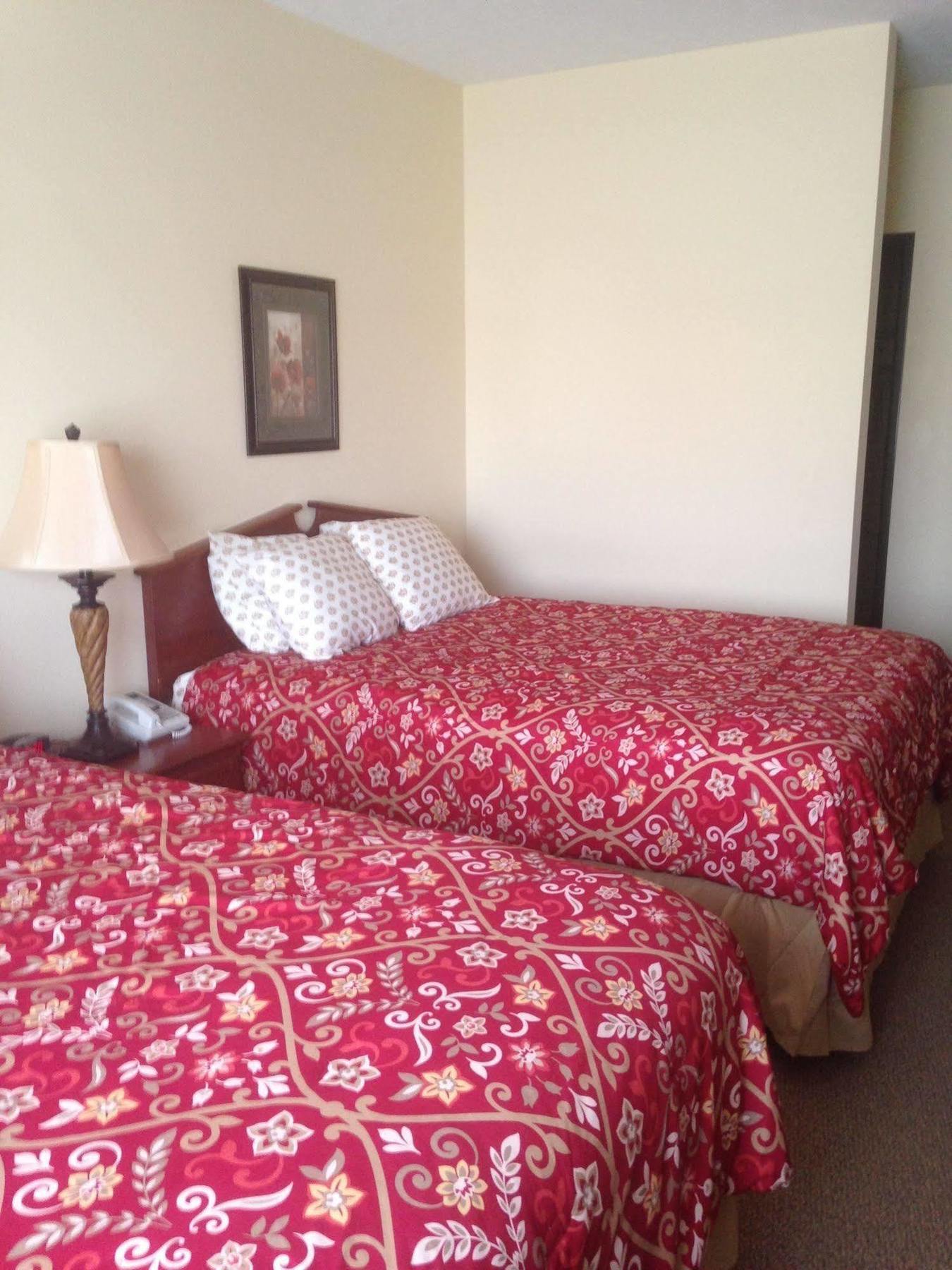 The Edgewood Hotel And Suites Fairbury Εξωτερικό φωτογραφία