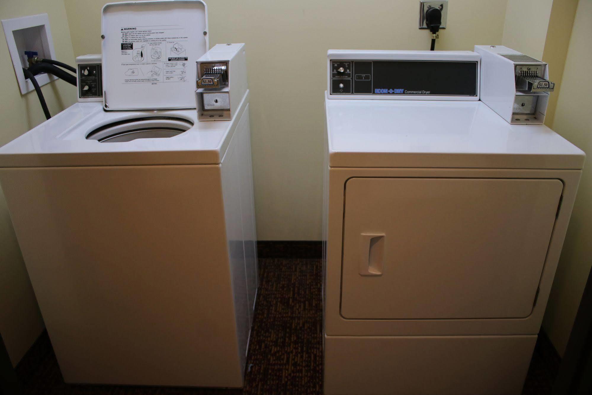 The Edgewood Hotel And Suites Fairbury Εξωτερικό φωτογραφία
