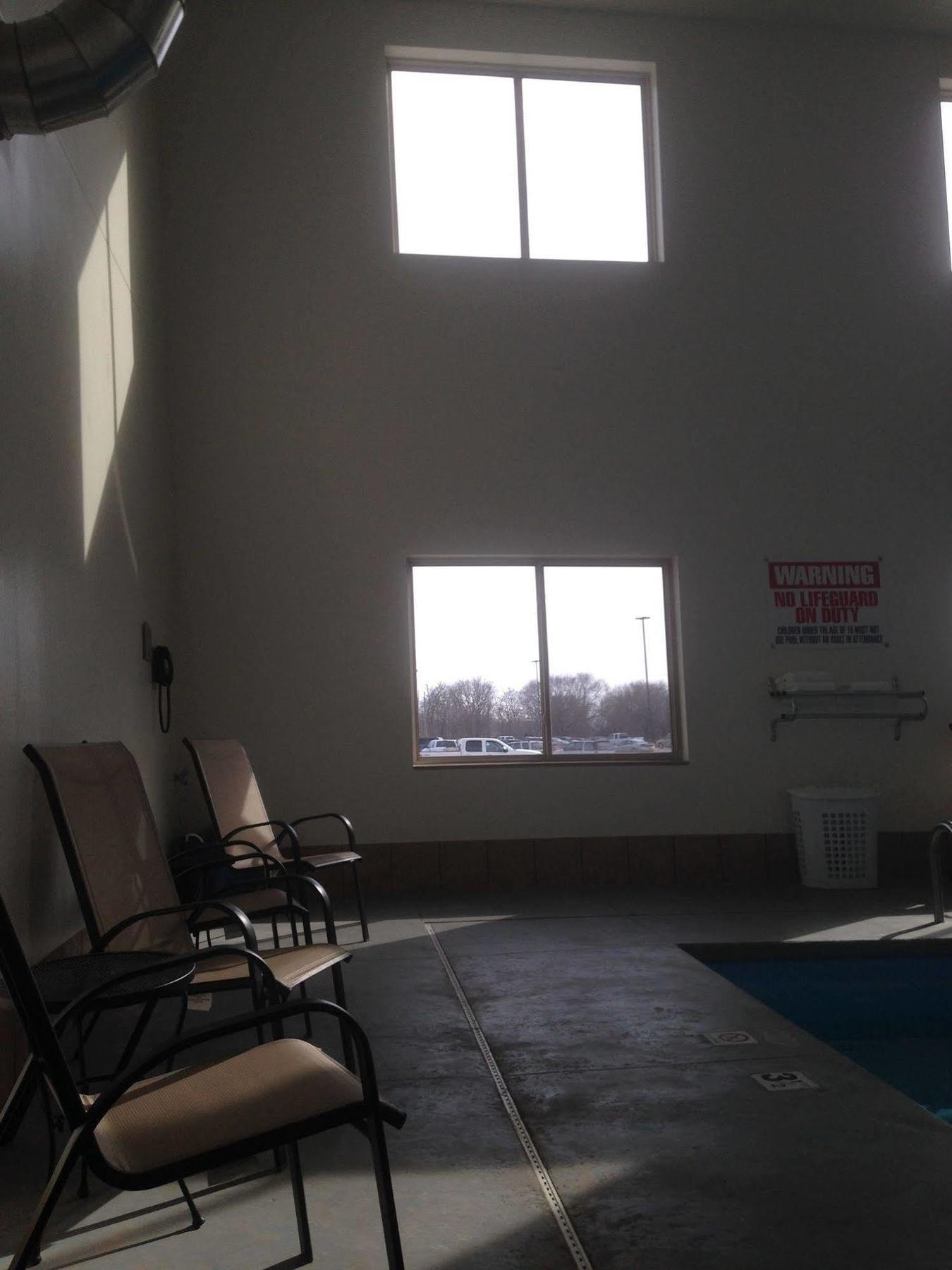 The Edgewood Hotel And Suites Fairbury Εξωτερικό φωτογραφία