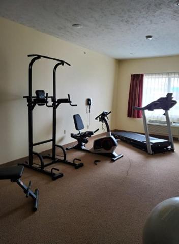 The Edgewood Hotel And Suites Fairbury Εξωτερικό φωτογραφία